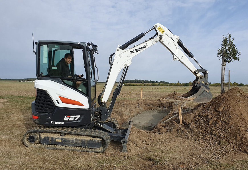 Bobcat E27 and the Bronze Age in the Czech Republic